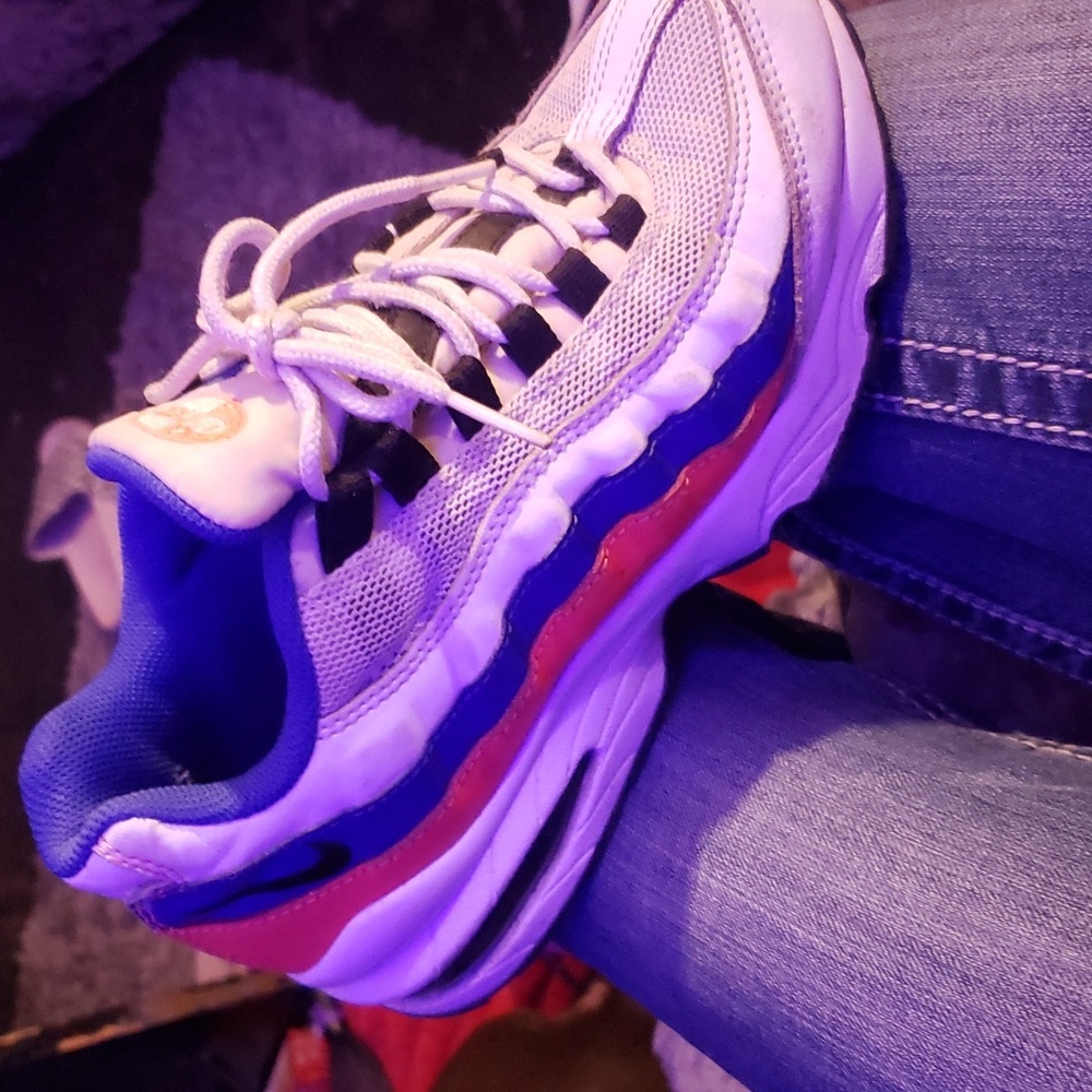 Nike airmax  95  boys tennis. shoe